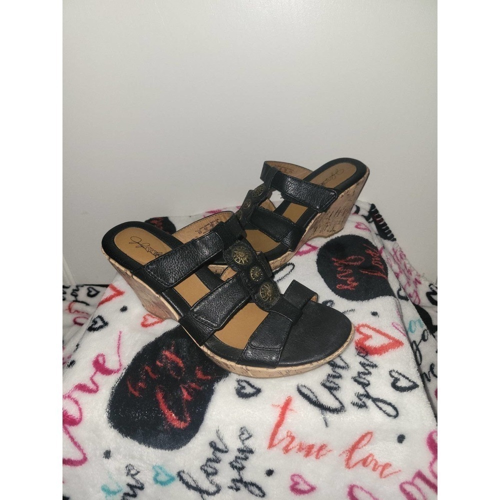 Women Black wedges size 8